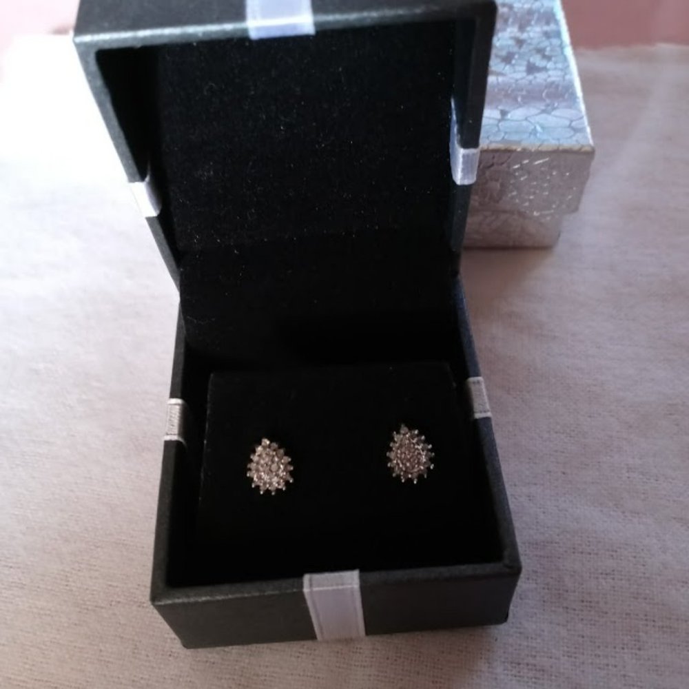 Tear Drop Cluster White Diamond Post Earrings. - image 3